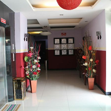 Hollywood Hotel Джакарта Экстерьер фото