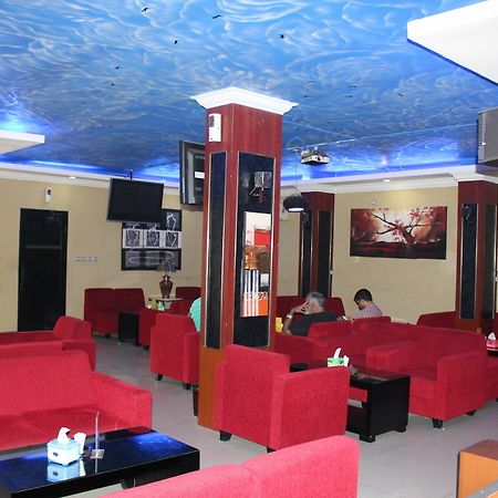 Hollywood Hotel Джакарта Экстерьер фото