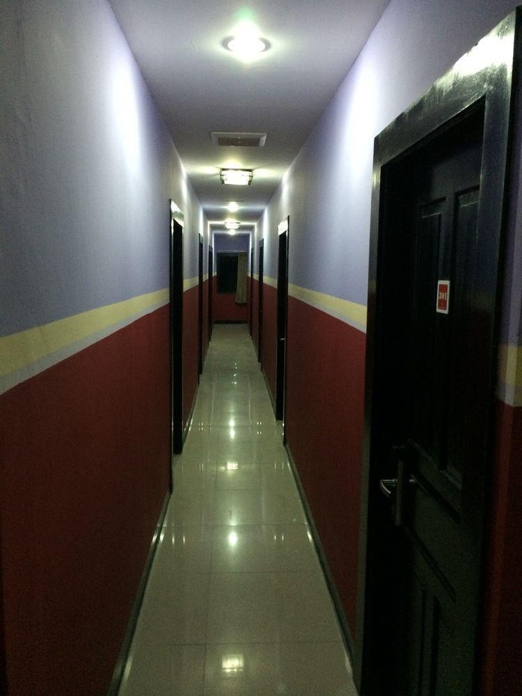 Hollywood Hotel Джакарта Экстерьер фото