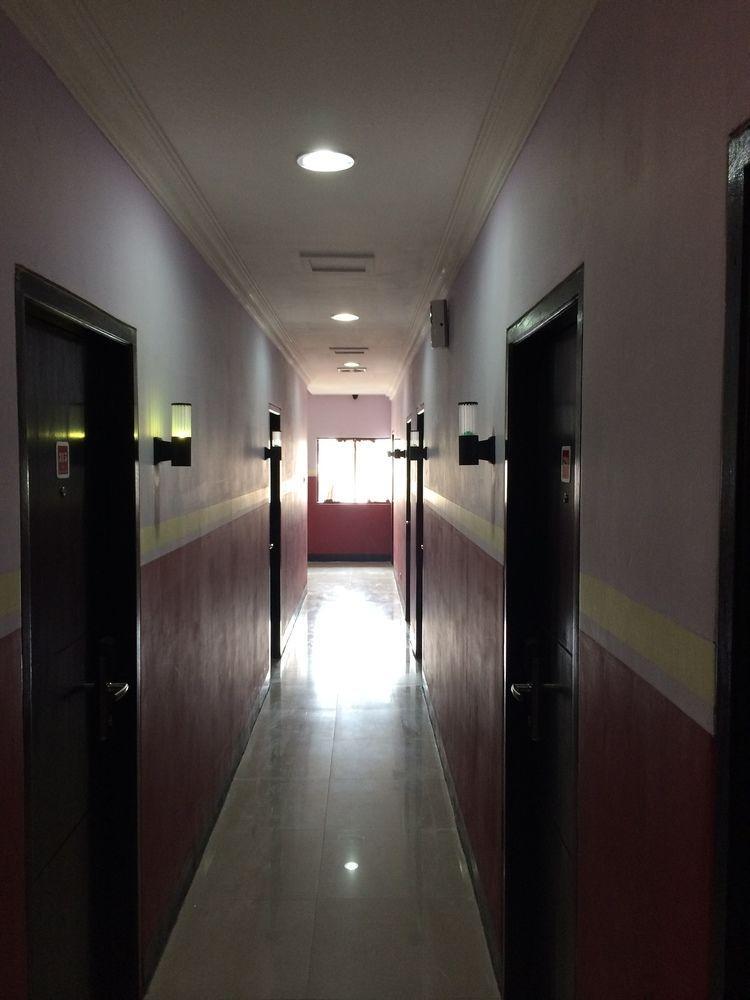Hollywood Hotel Джакарта Экстерьер фото