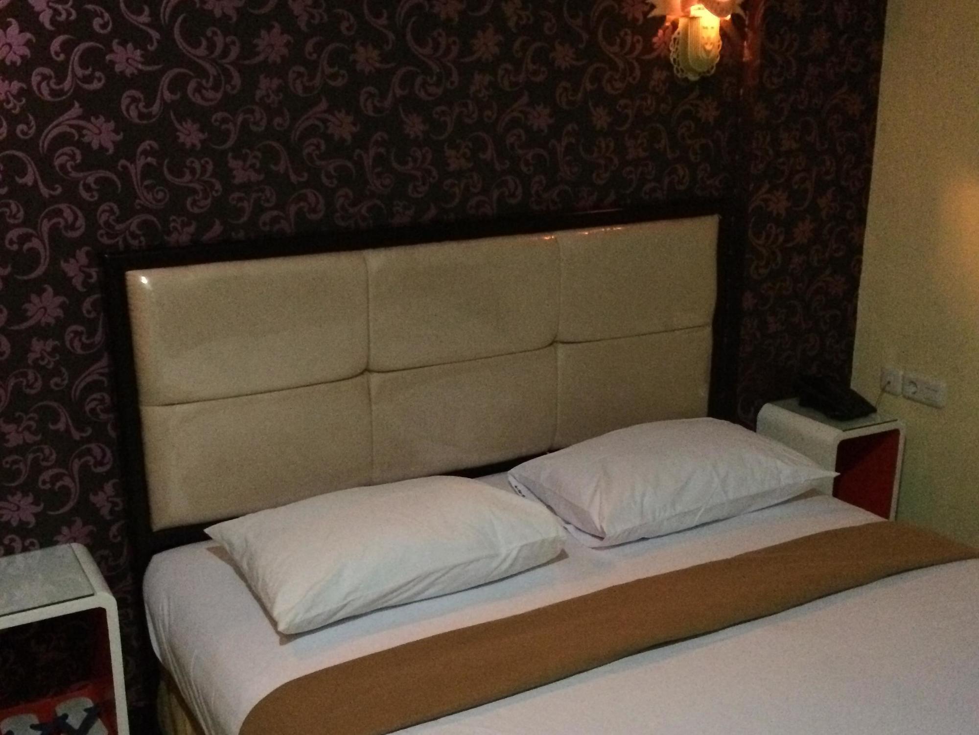 Hollywood Hotel Джакарта Экстерьер фото